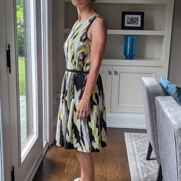 Taylor size 6 summer dress - Picture 3 of 9